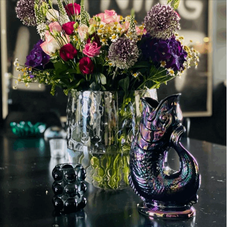 Carafes design et originales : focus sur les carafes-vases Amarzo et les Gluggle Jugs Gluckigluck