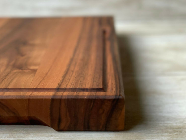 Avec quelle huile entretenir ses planches à découper, billots et ustensiles en bois ?