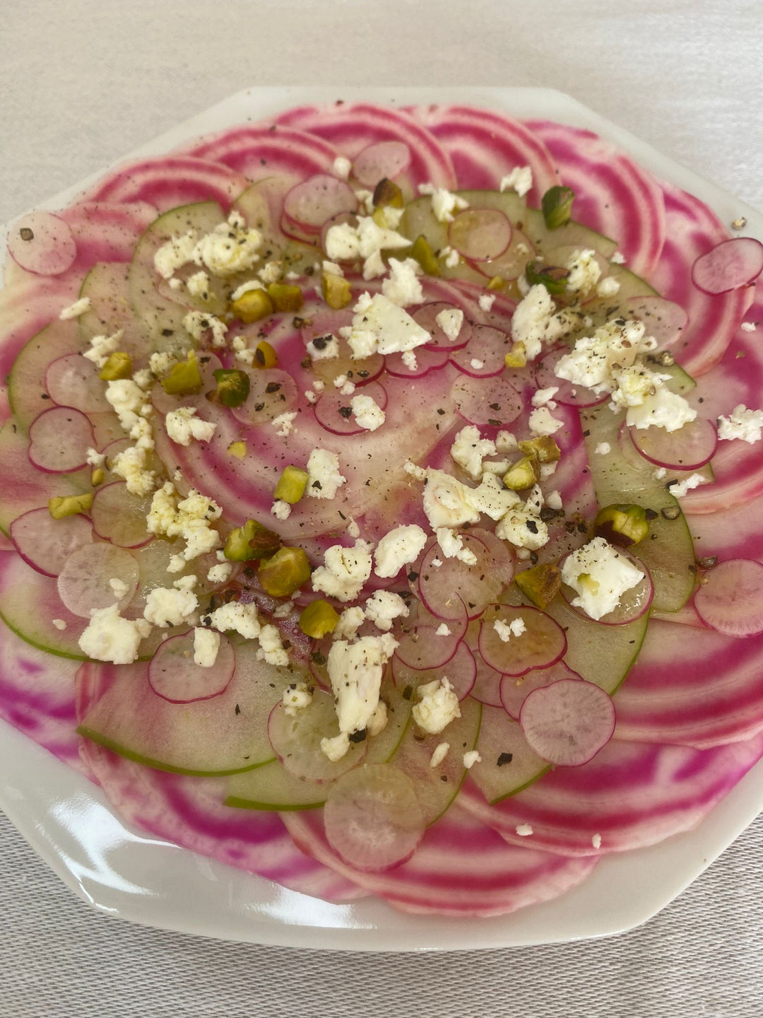 Carpaccio de betteraves, pommes granny smith et feta