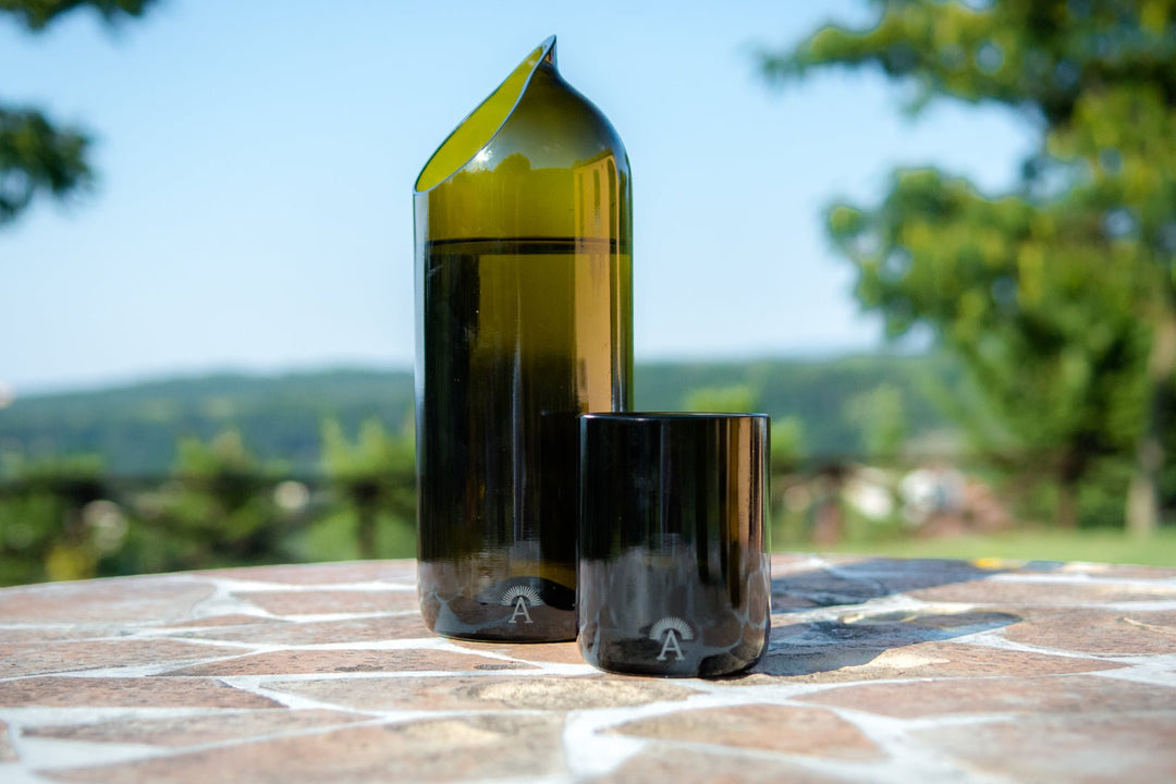 Verres, carafes et vases en bouteilles de vin recyclées : l’art de sublimer l’écoresponsabilité