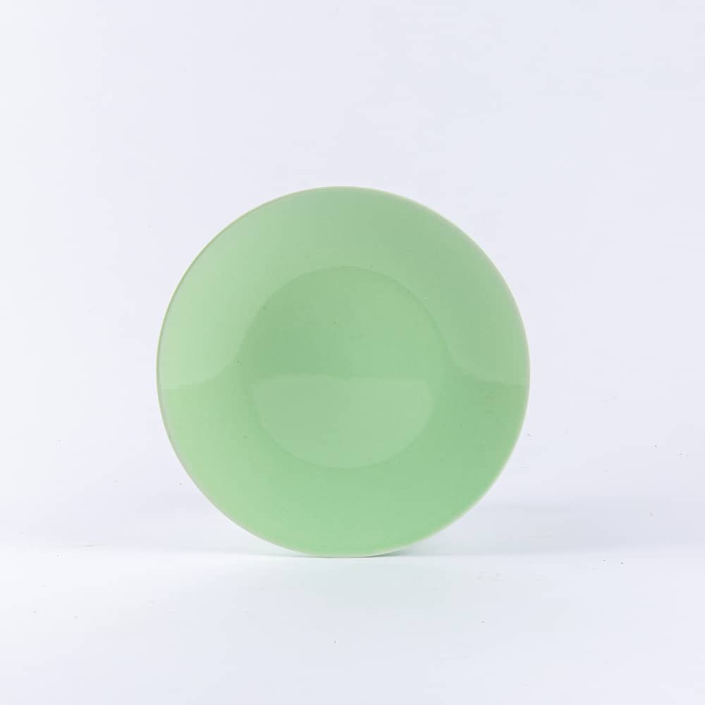 L'assiette à dessert ronde en porcelaine - Vert amande Assiettes à dessert Ogre la Fabrique