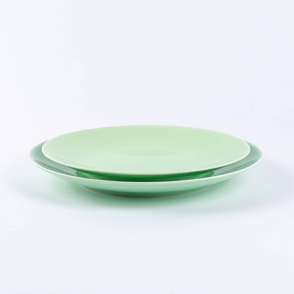 L'assiette à dessert ronde en porcelaine - Vert amande Assiettes à dessert Ogre la Fabrique