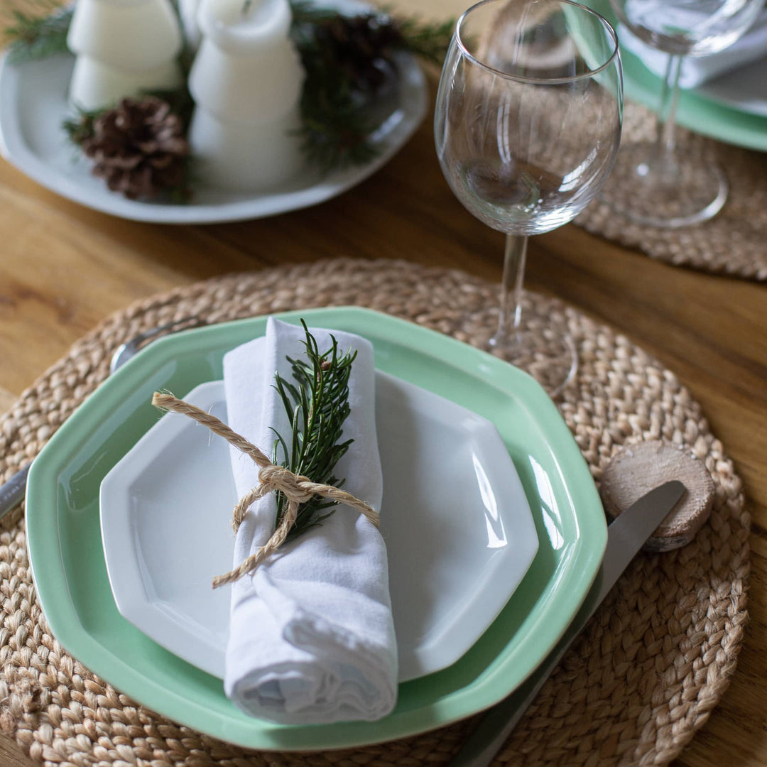 La grande assiette en porcelaine octogonale - Vert amande Assiettes à diner Ogre la Fabrique