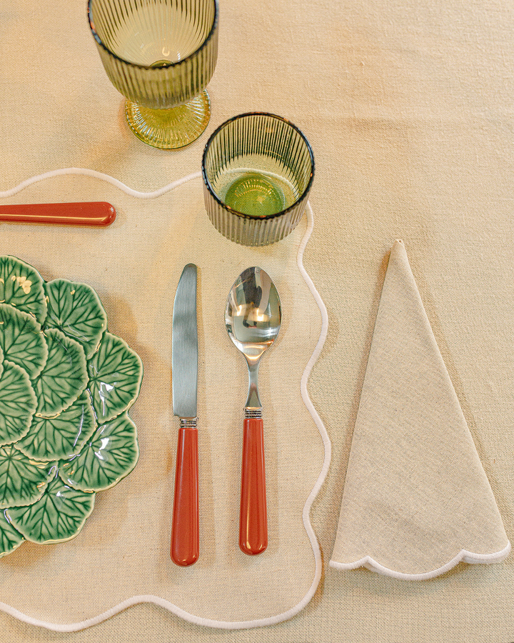 Serviette en lin et coton festonnée Belmonte, beige et blanc Serviettes de table Mariaida Home