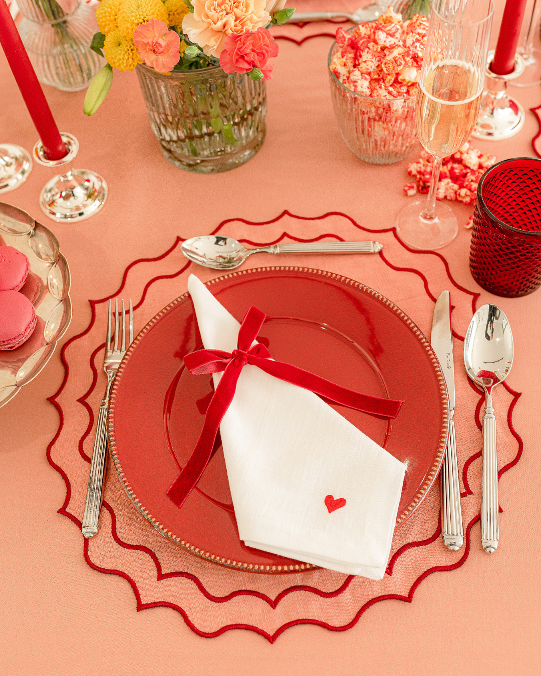 Linen and cotton napkin with red heart pattern