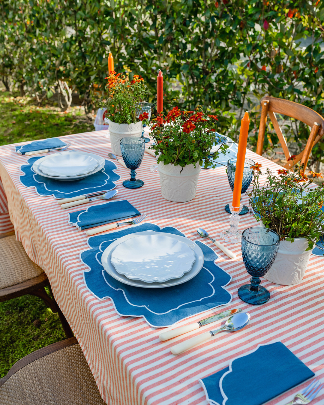Set de table en lin et coton festonné Belmonte, bleu et blanc Sets de table Mariaida Home