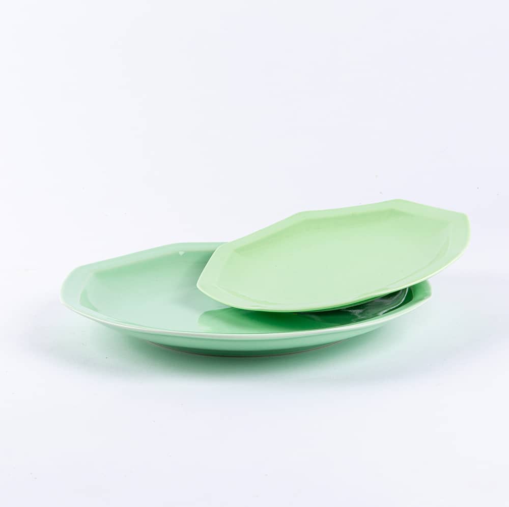 La grande assiette en porcelaine octogonale - Vert amande Assiettes à diner Ogre la Fabrique