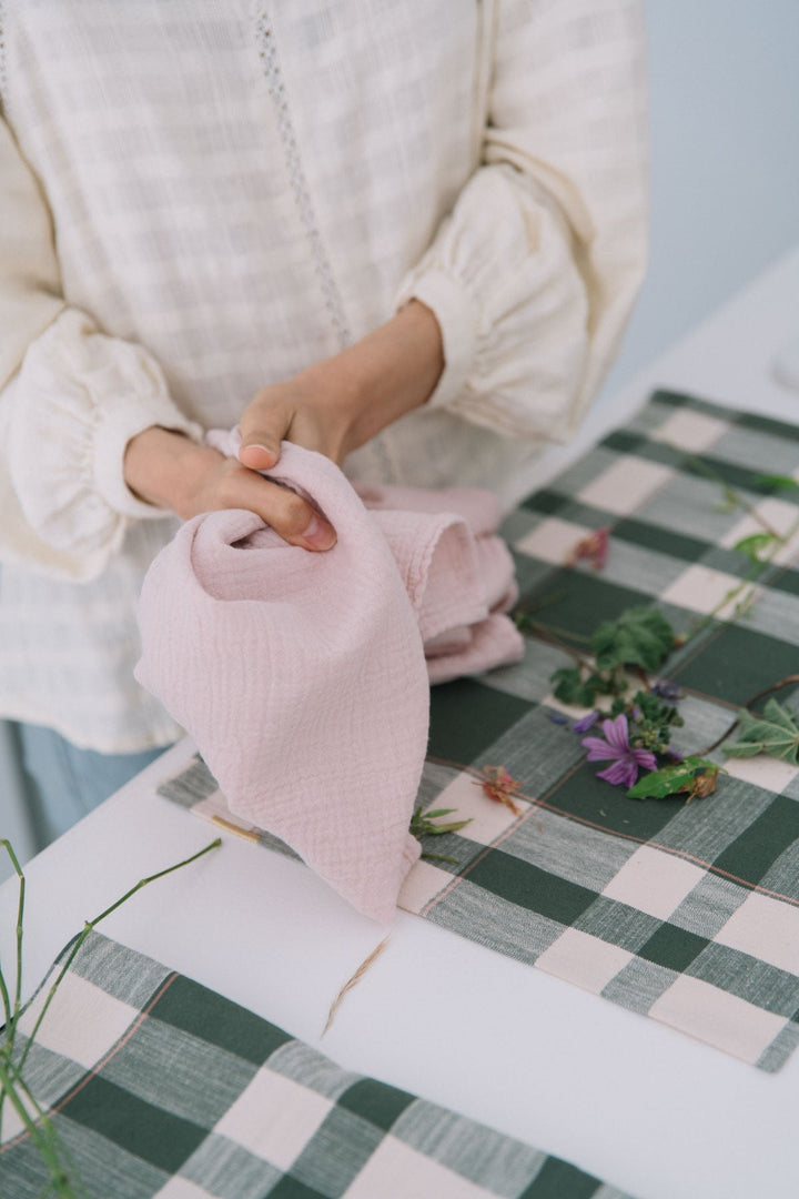 Torchon en double gaze de coton rose délicat Torchons Les Pensionnaires