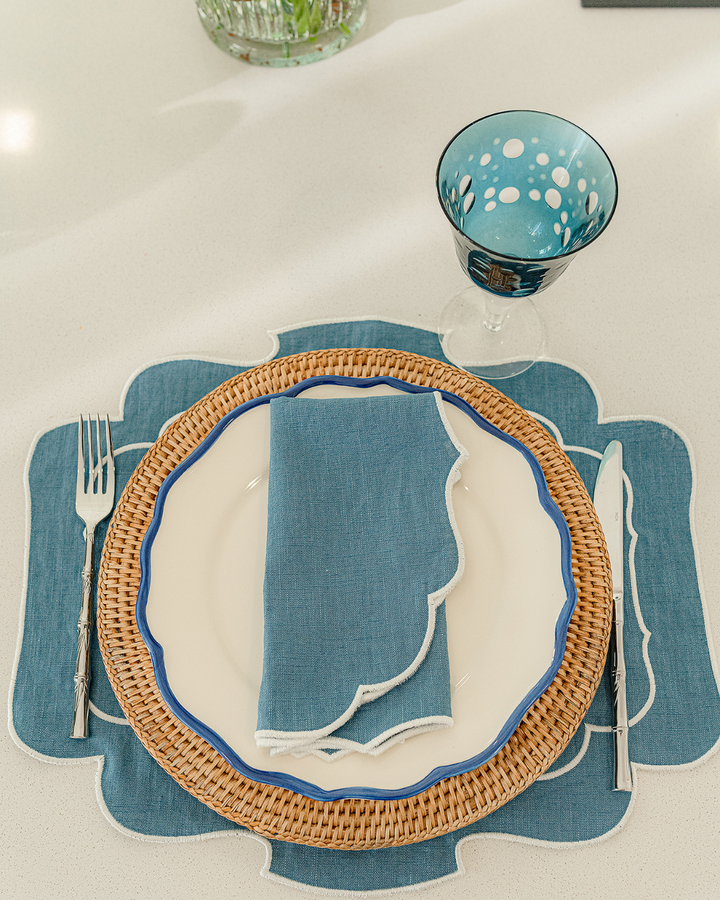 Serviette en lin et coton festonnée Belmonte, bleu et blanc Serviettes de table Mariaida Home