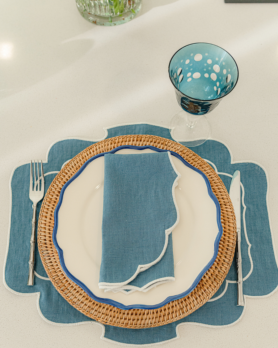 Serviette en lin et coton festonnée Belmonte, bleu et blanc Serviettes de table Mariaida Home