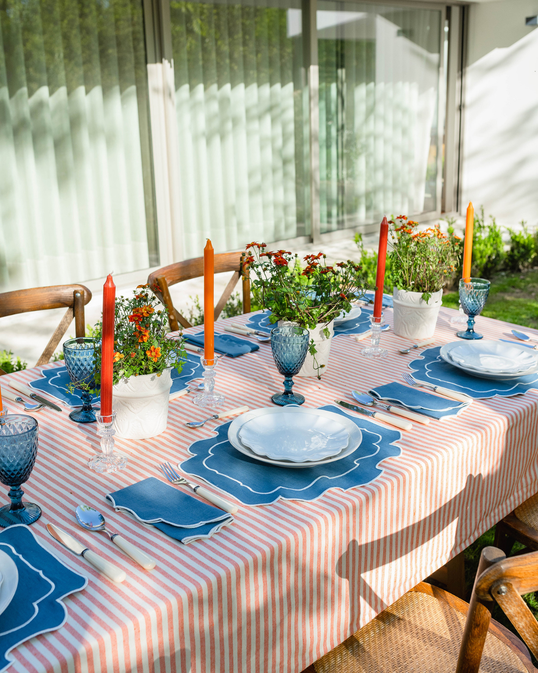 Set de table en lin et coton festonné Belmonte, bleu et blanc Sets de table Mariaida Home