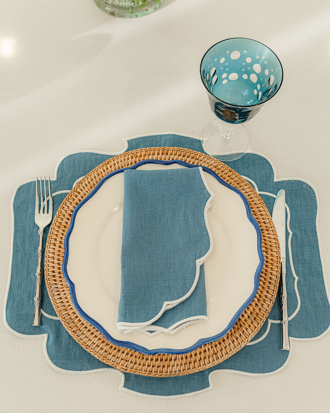 Set de table en lin et coton festonné Belmonte, bleu et blanc Sets de table Mariaida Home