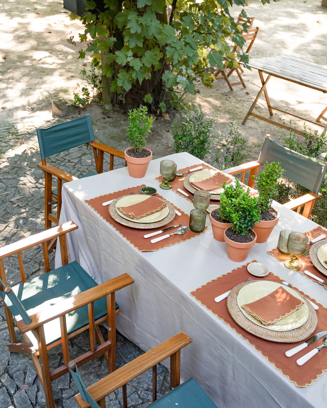 Serviette en lin et coton festonnée Aurora, terracotta et jaune Serviettes de table Mariaida Home