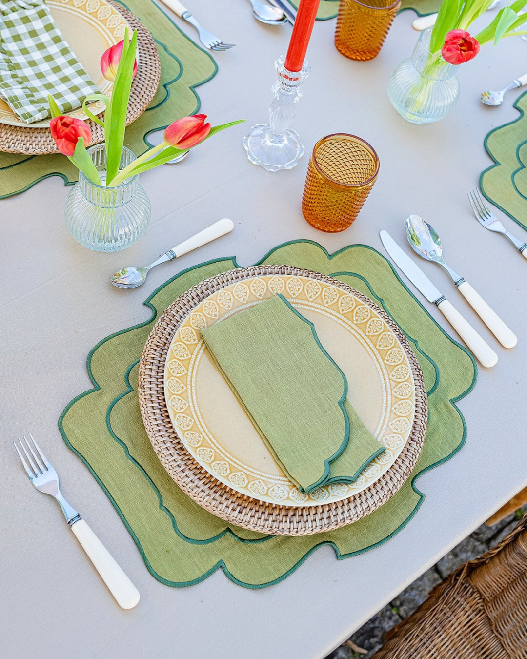 Set de table en lin et coton festonné Belmonte, vert sur vert Sets de table Mariaida Home