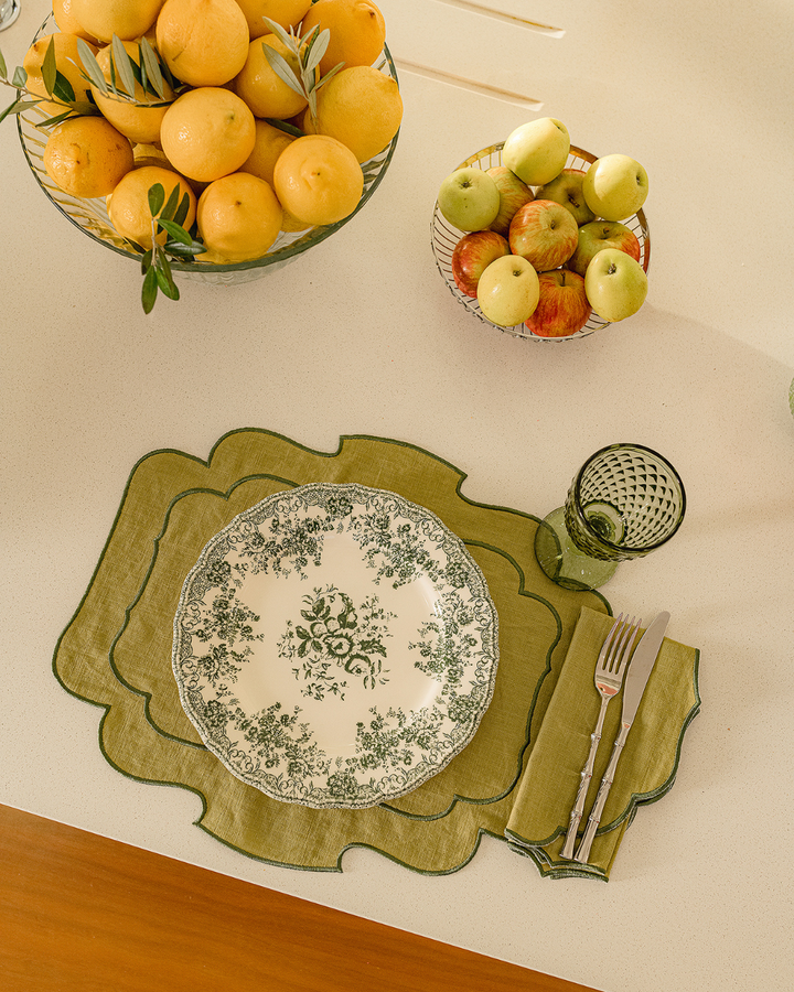 Set de table en lin et coton festonné Belmonte, vert sur vert Sets de table Mariaida Home