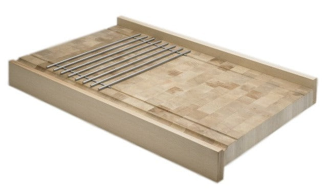 Plan de travail à poser en charme avec ceinture en hêtre et grille repose plat en inox