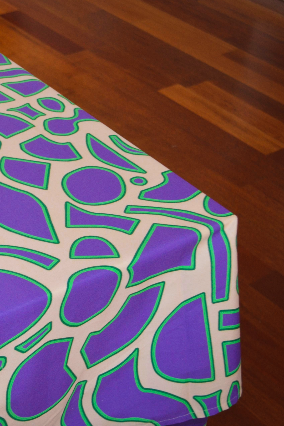 Purple big spiral pattern tablecloth