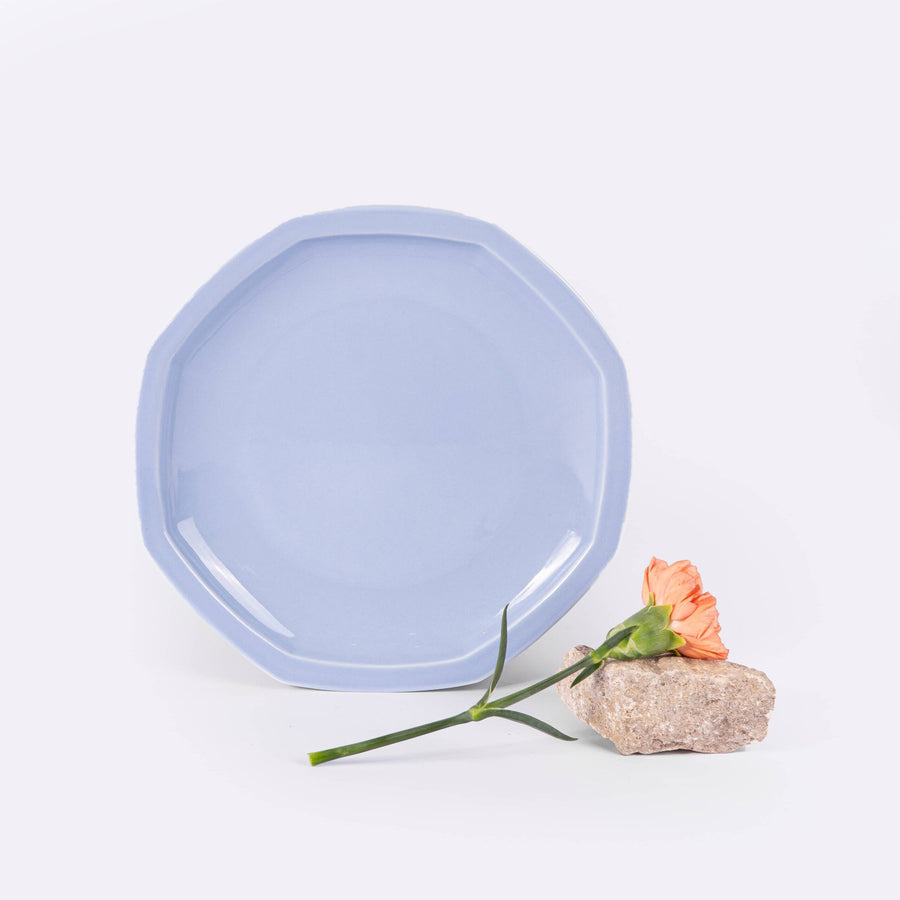 La grande assiette en porcelaine octogonale - Bleu pastel Assiettes à diner Ogre la Fabrique