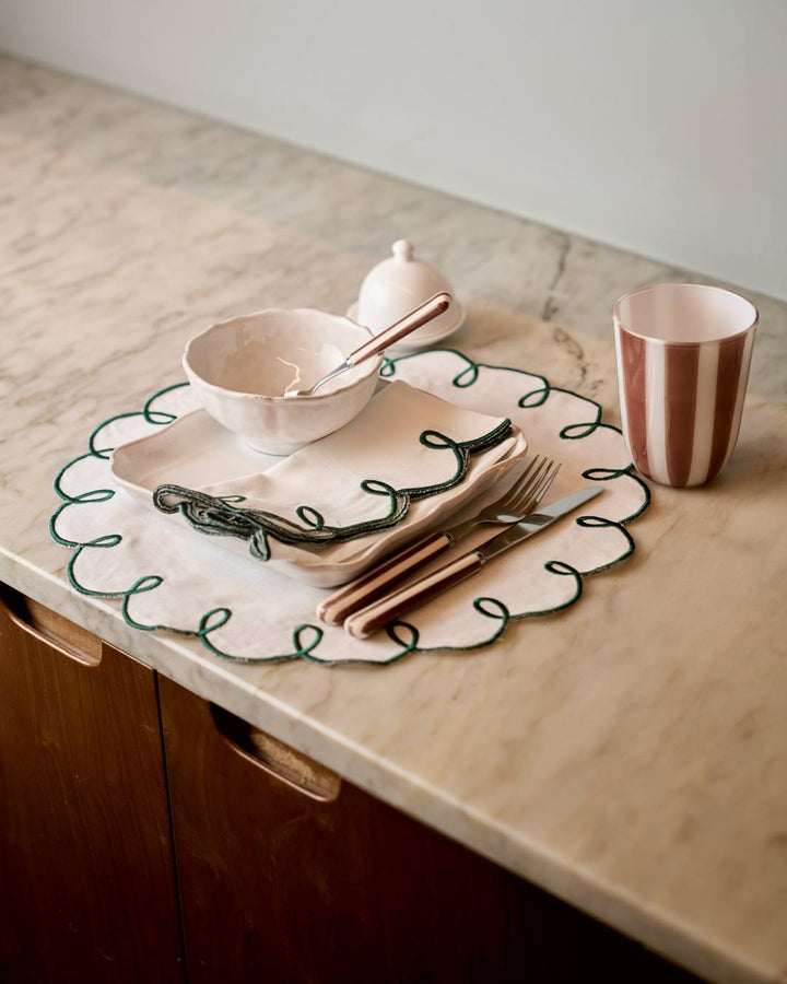 Set de table en lin et coton festonné Lisboa, beige et vert Sets de table Mariaida Home