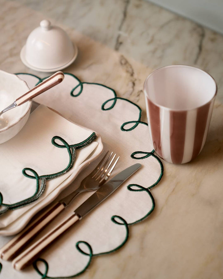 Serviette de table en lin et coton festonnée Lisboa, beige et vert Serviettes de table Mariaida Home