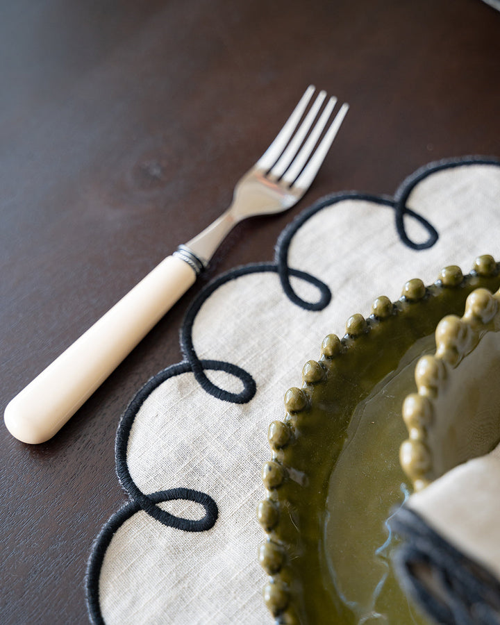 Set de table Lisboa, Beige et feston noir