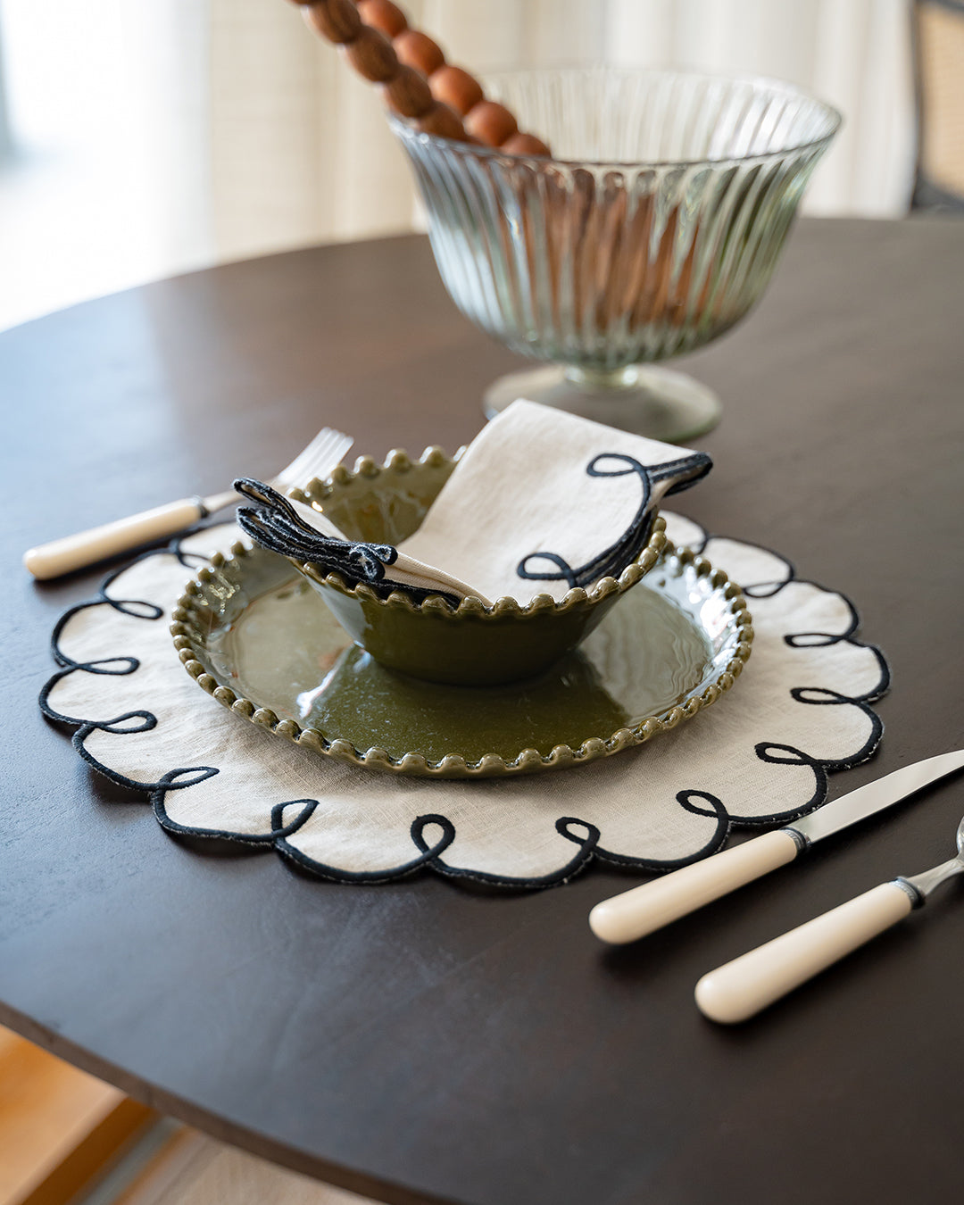 Set de table Lisboa, Beige et feston noir