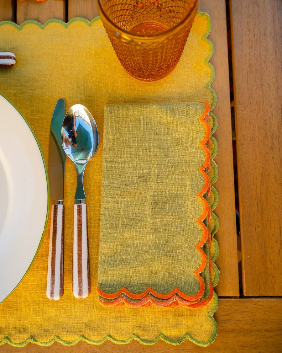 Serviette en lin et coton festonnée Aurora, vert et orange Serviettes de table Mariaida Home