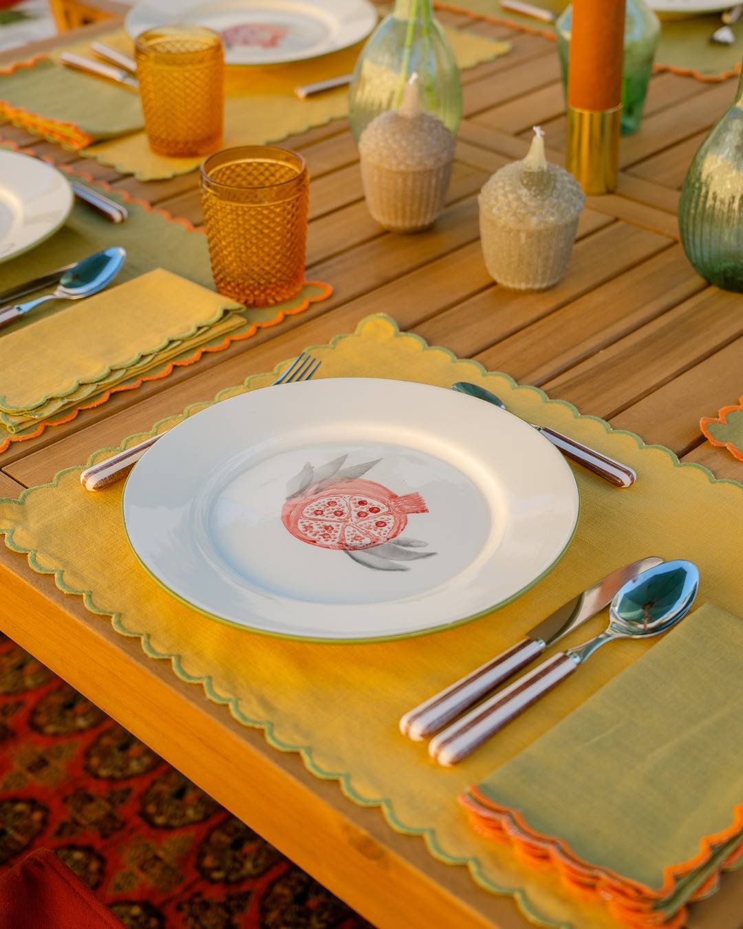 Set de table rectangulaire en lin et coton festonné Aurora, jaune et vert Sets de table Mariaida Home