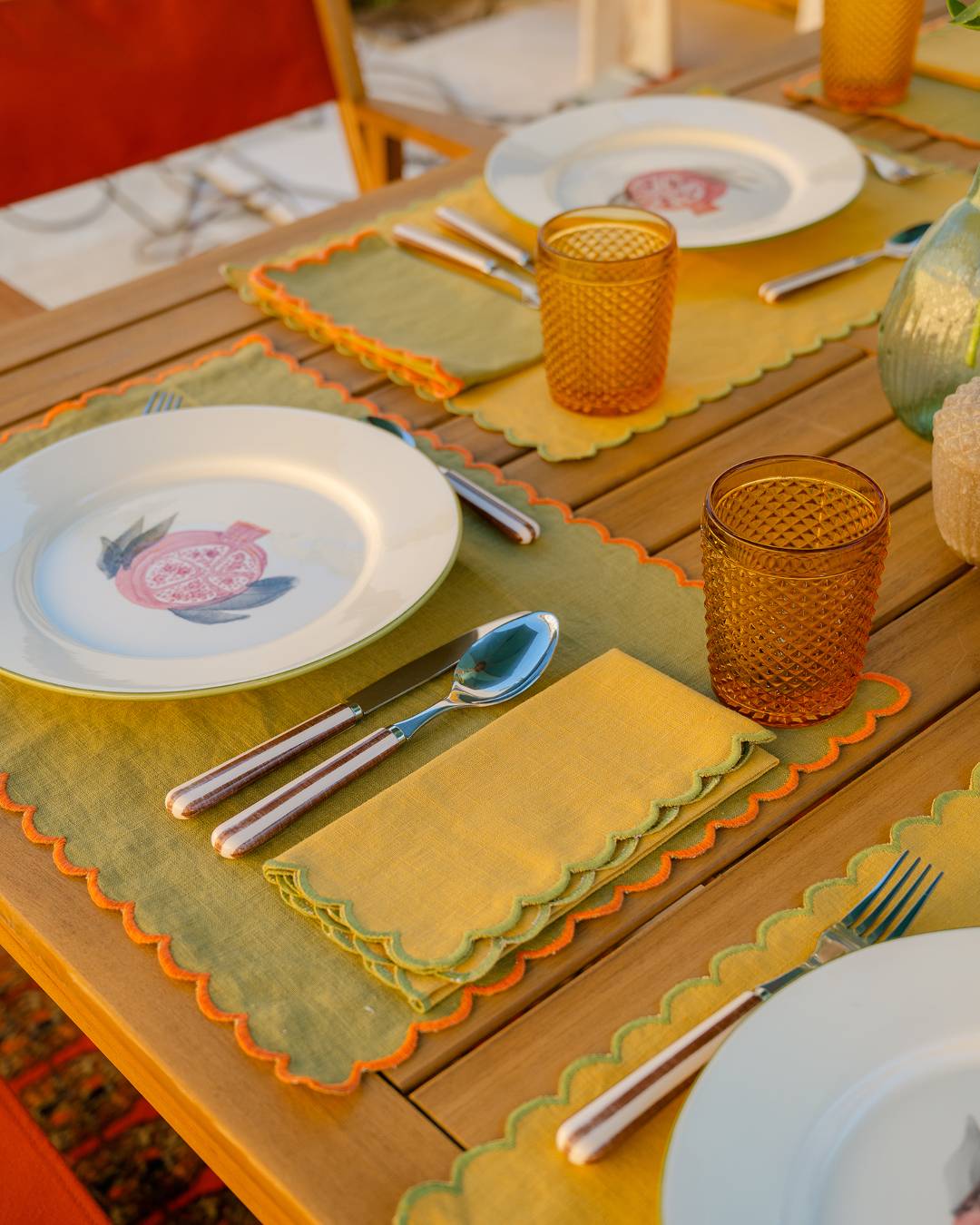 Serviette en lin et coton festonnée Aurora, jaune et vert Serviettes de table Mariaida Home