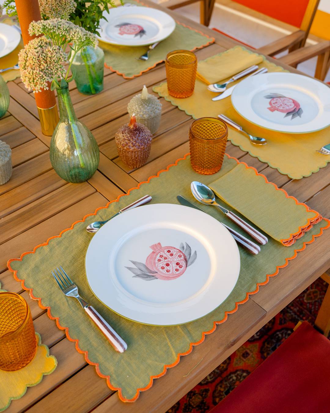 Set de table rectangulaire en lin et coton festonné Aurora, vert et orange Sets de table Mariaida Home