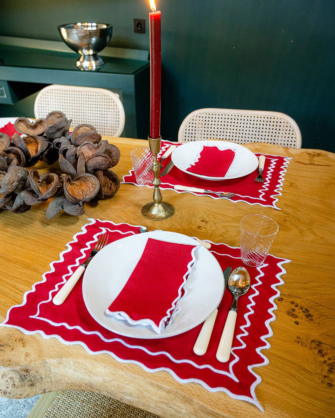 Set de table Vila, rouge et feston blanc