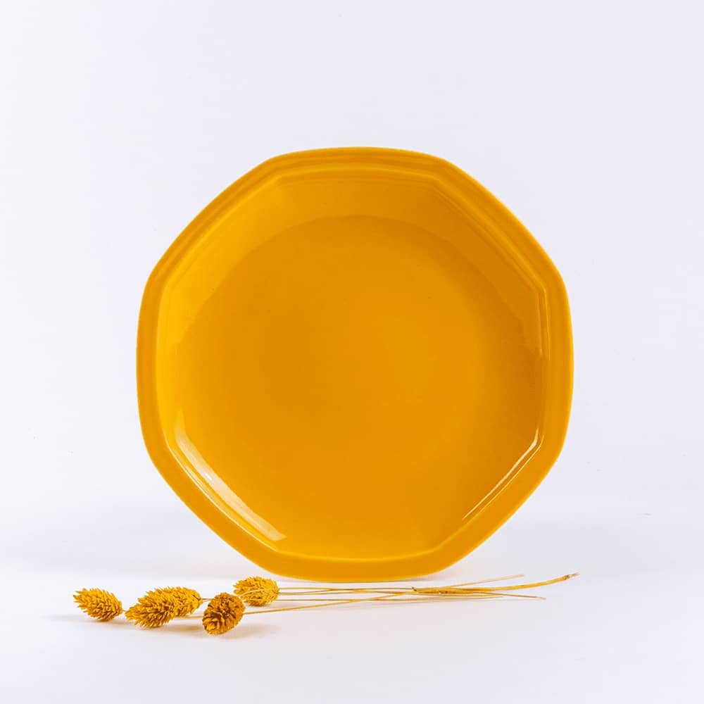 La grande assiette en porcelaine octogonale - Jaune moutarde Assiettes à diner Ogre la Fabrique