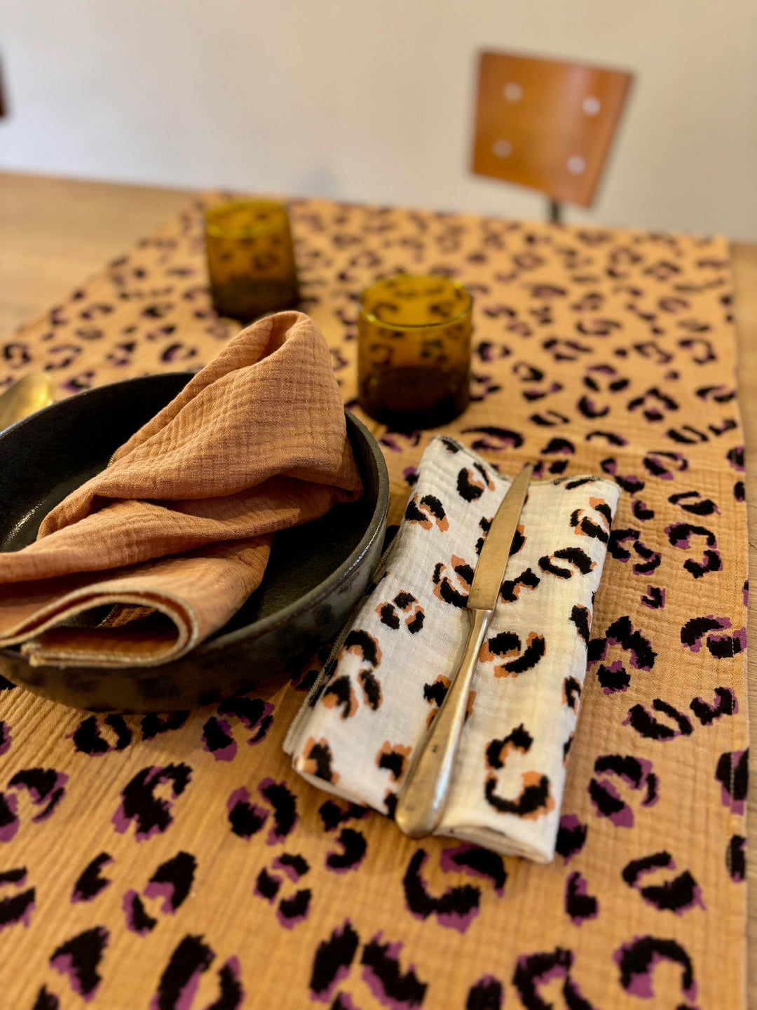 Set of 4 Napkins – Cotton Gauze – Ecru & Camel Leopard Print – 40x40 cm