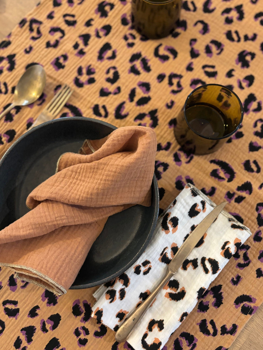 Set of 4 Napkins – Cotton Gauze – Ecru & Camel Leopard Print – 40x40 cm