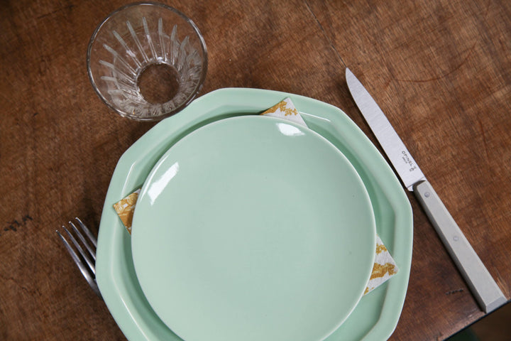 L'assiette à dessert ronde en porcelaine - Vert amande Assiettes à dessert Ogre la Fabrique