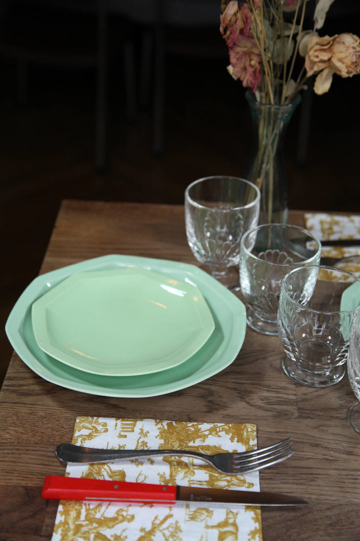 L'assiette à dessert en porcelaine octogonale - Vert amande Assiettes à dessert Ogre la Fabrique