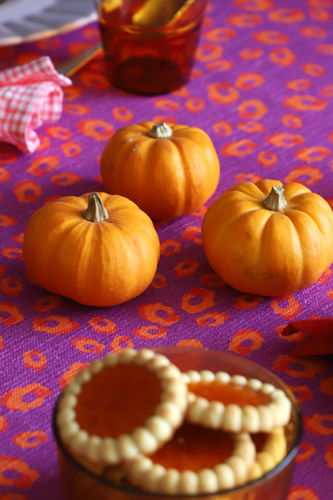 Purple tablecloth with orange pattern - full-bodied cinnamon