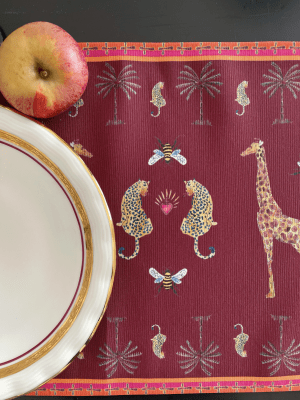 Sets de table - Tissu anti-tâches - Motifs girafes et léopards - Fond uni carmin Sets de table Maison Datcha