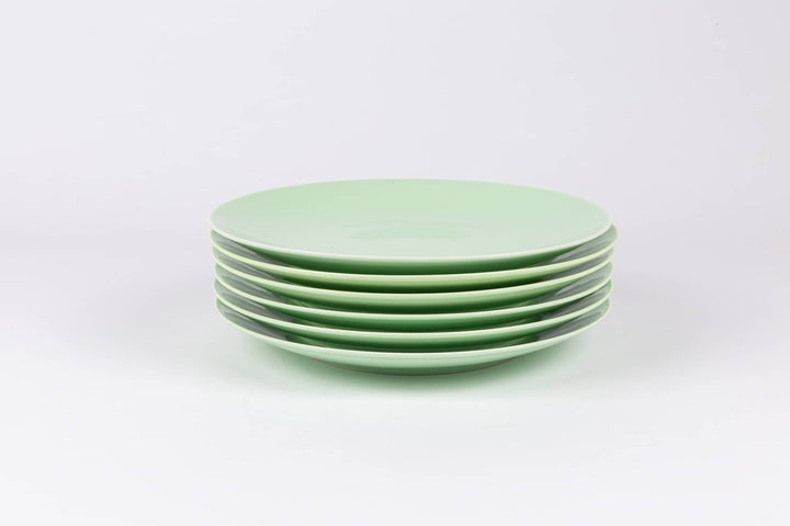 La grande assiette en porcelaine ronde - Vert amande Assiettes à diner Ogre la Fabrique