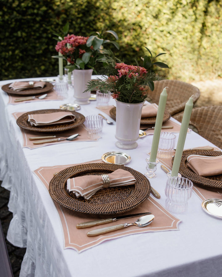 Nappe en lin/coton avec volants, blanc