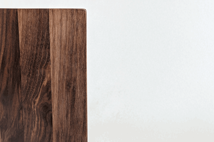 Planche à découper KLAZ en noyer massif artisanal made in France