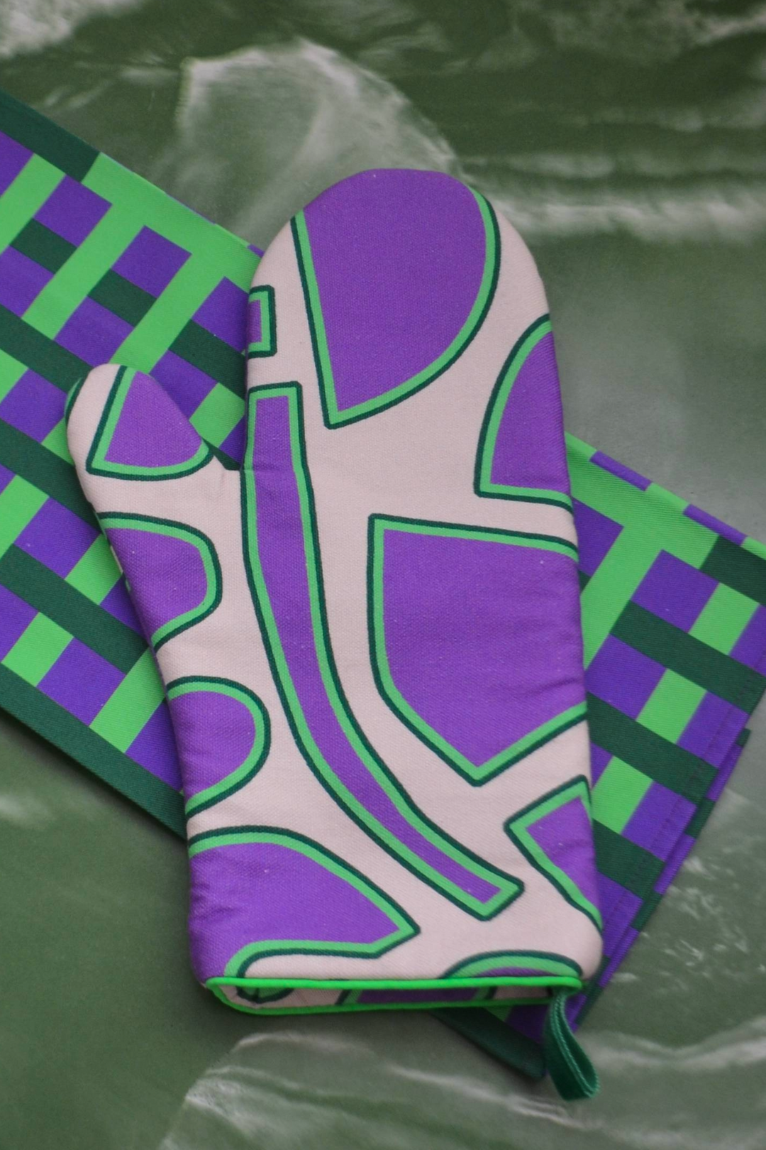 Gant cuisine motif spiral violet et green