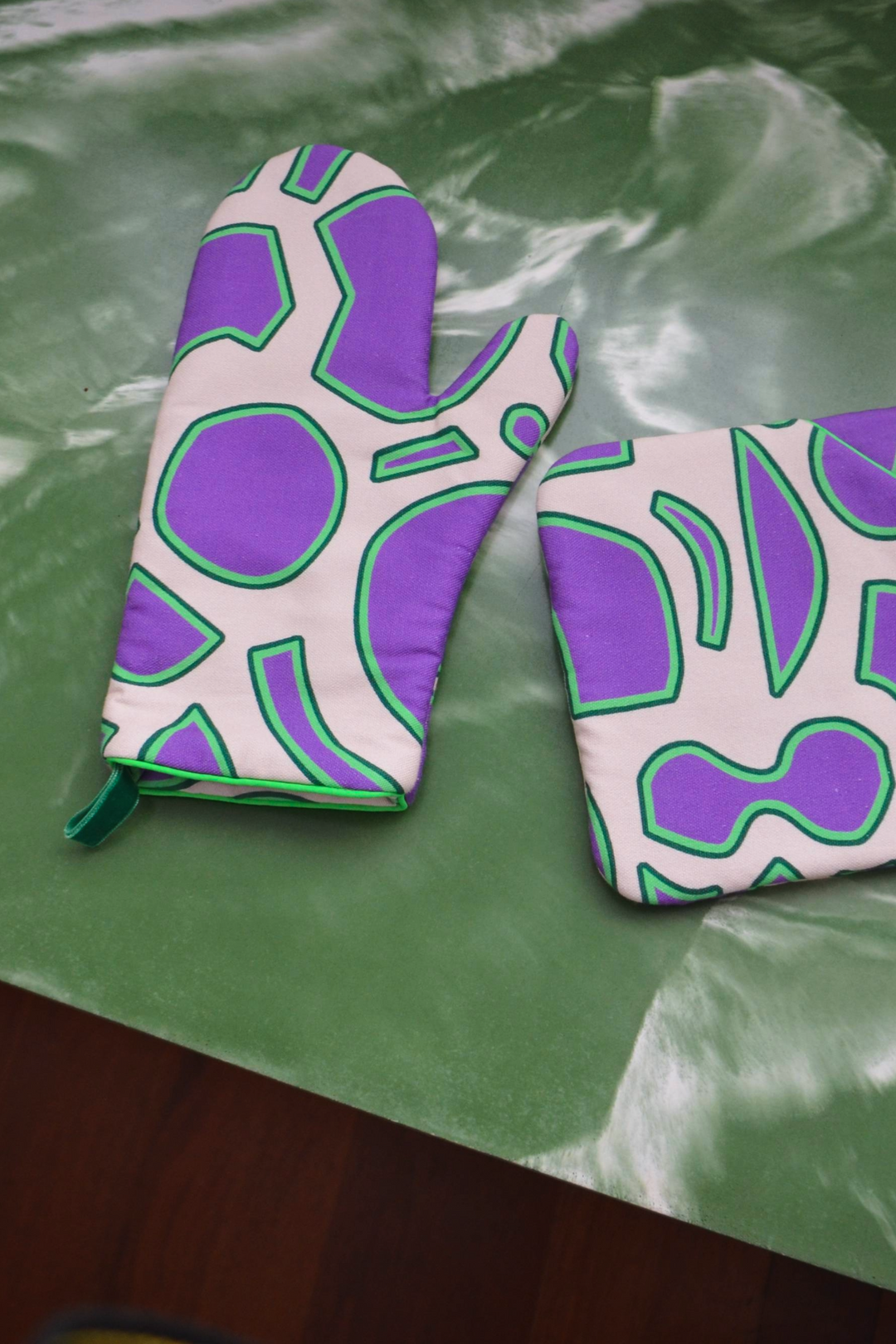 Gant cuisine motif spiral violet et green