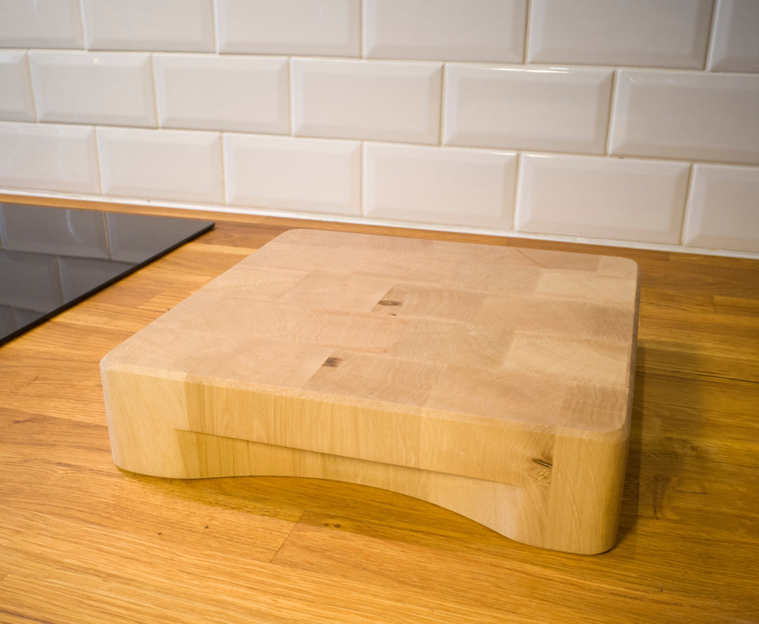 La planche est en bois de bout