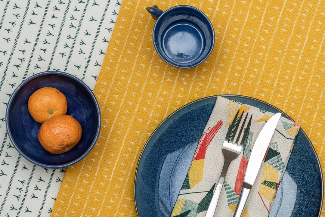Chemin de table lin - Motif ARRASTA PÉ jaune ABACAXI Chemins de table Sabia Brasilian Design