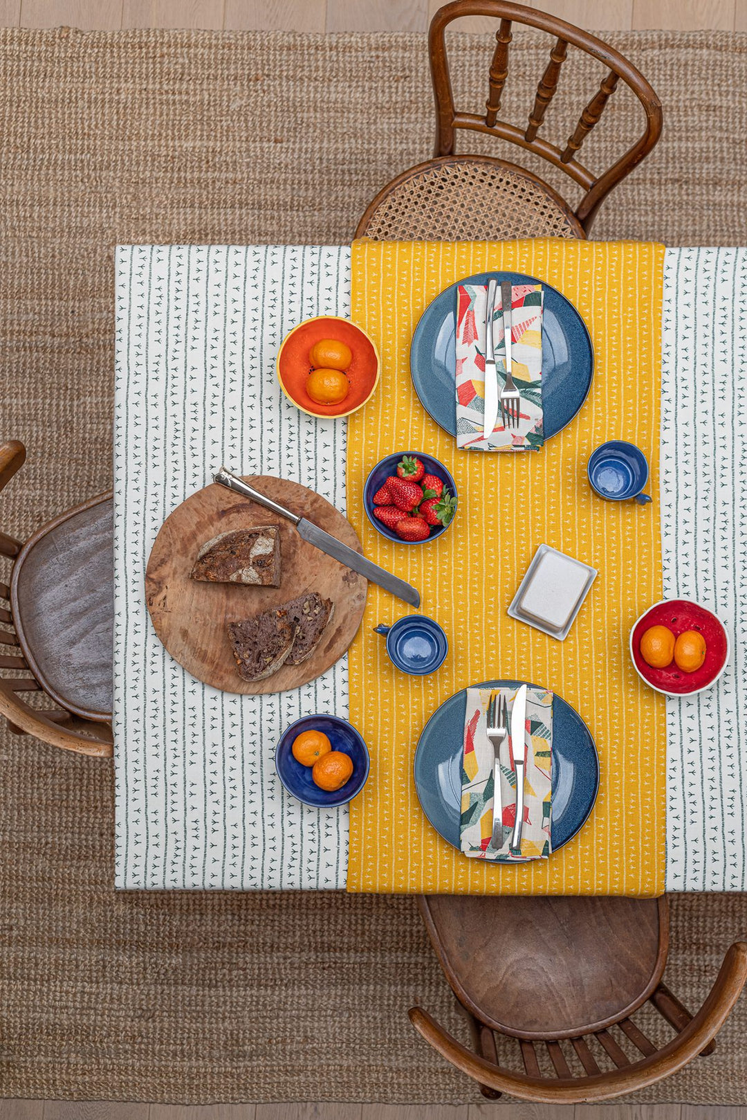 Chemin de table lin - Motif ARRASTA PÉ jaune ABACAXI Chemins de table Sabia Brasilian Design