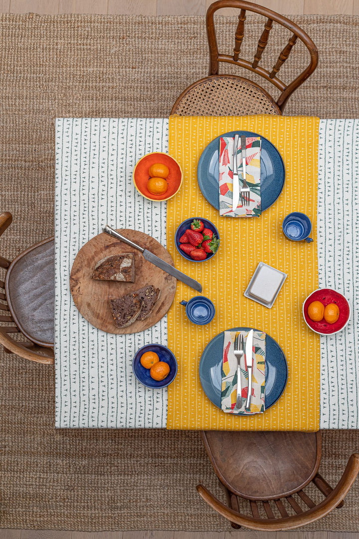 Chemin de table lin - Motif ARRASTA PÉ jaune ABACAXI Chemins de table Sabia Brasilian Design