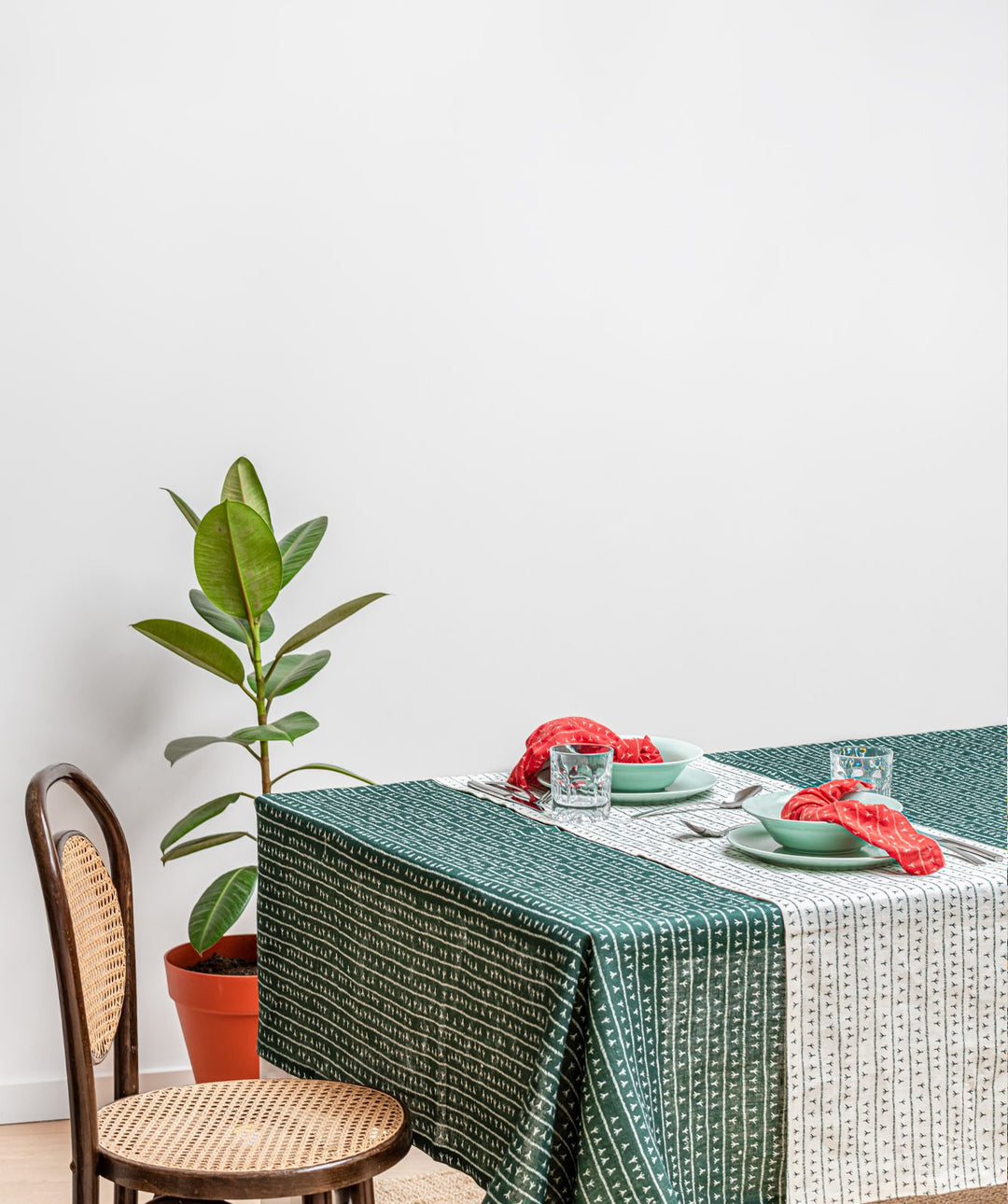 Chemin de table lin - Motif ARRASTA PÉ vert FOLHA Chemins de table Sabia Brasilian Design