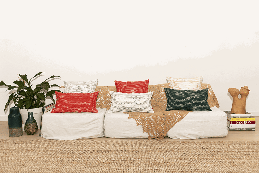 Housse de coussin lin 30x50 - Motif ARRASTA PÉ couleur rouge TERRA
