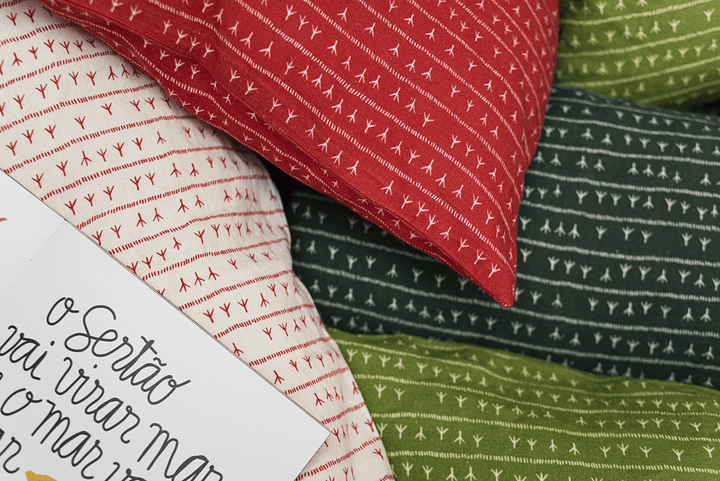 Housse de coussin lin 45x45 - Motif ARRASTA PÉ couleur ROUGE Housses de coussins Sabia Brasilian Design